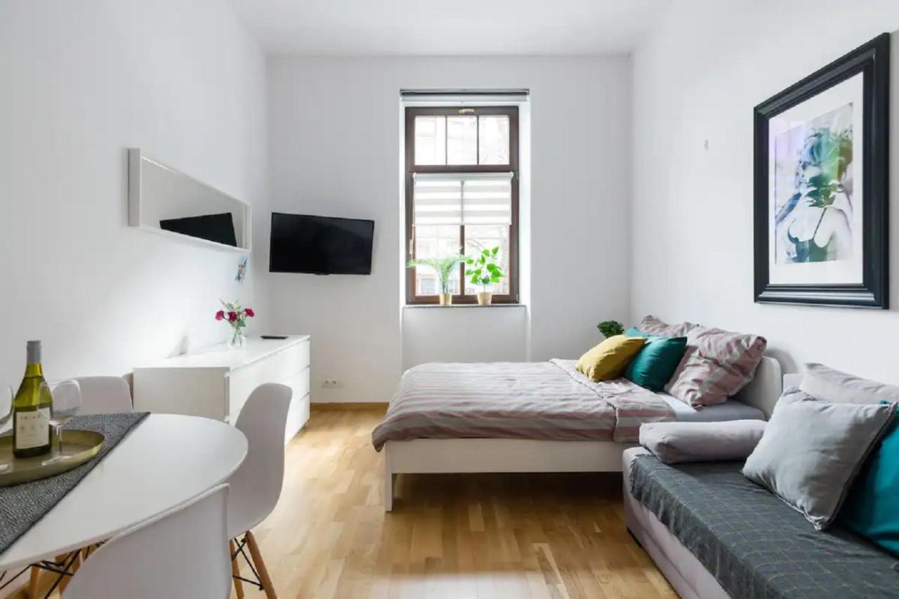 Discover Krakow Apartments - 5 Borowickiej St - Studio Next To Opera And Unity Centre Краків Екстер'єр фото