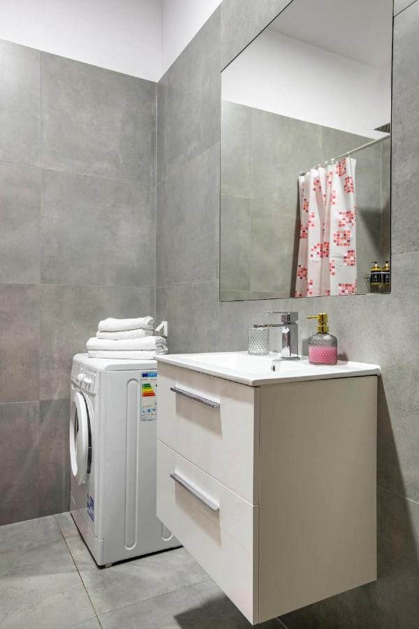 Discover Krakow Apartments - 5 Borowickiej St - Studio Next To Opera And Unity Centre Краків Екстер'єр фото
