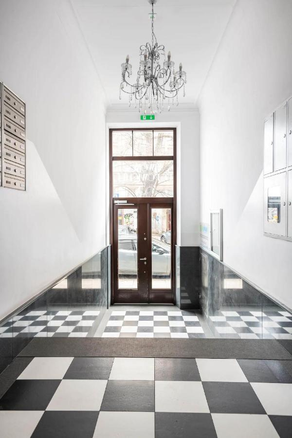 Discover Krakow Apartments - 5 Borowickiej St - Studio Next To Opera And Unity Centre Краків Екстер'єр фото